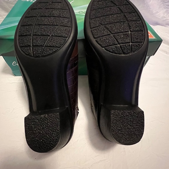 Easy Street Women’s Cynthia Brown Clogs/Mules - Size 6 - Picture 6 of 9